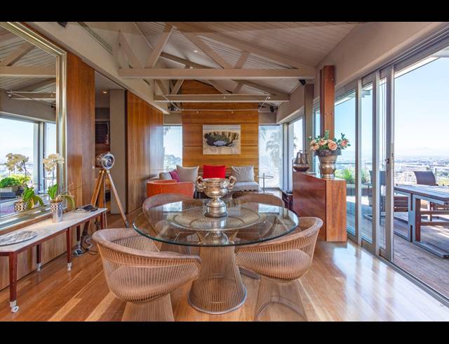 1 BEDROOM PENTHOUSE TO LET IN ORANJEZICHT